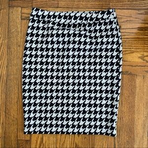 Elle Houndstooth Skirt NWOT